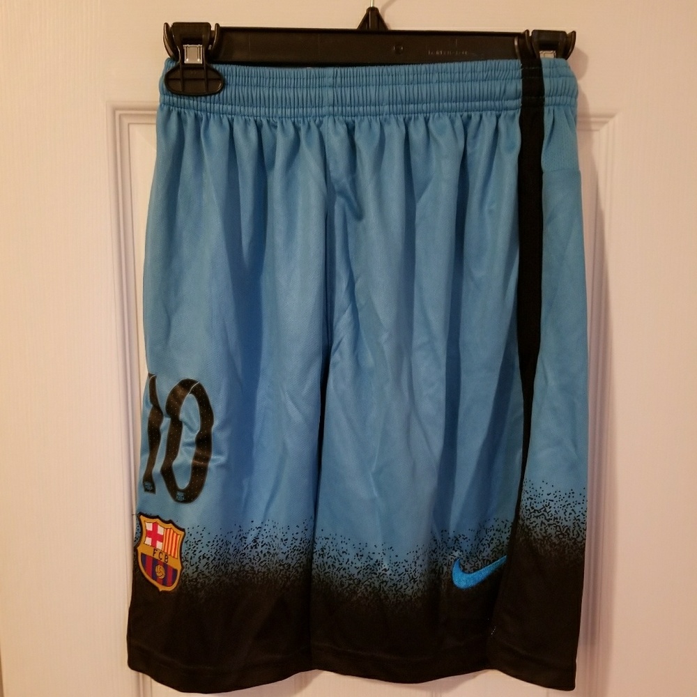 *SOLD* FCB Qatar Airways shirt and shorts - Picture 5 of 5
